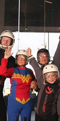 Fyra generationer på Bodyflight. Boka in Bodyflight som en fysisk aktivitet på en möhippa.