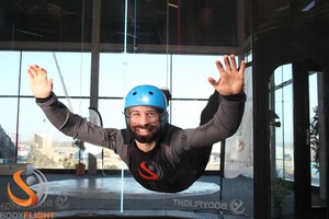 Välj indoor skydiving som julklapp till pappa som har allt.
