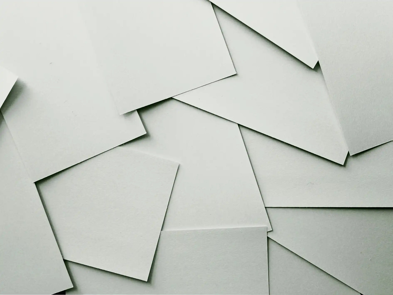 Vit bakgrund som bildats av papper.