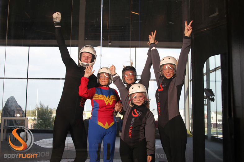 fyra-generationer-bodyflight Fyra generationer på Bodyflight. Boka aktiviteter till en möhippa hos oss.